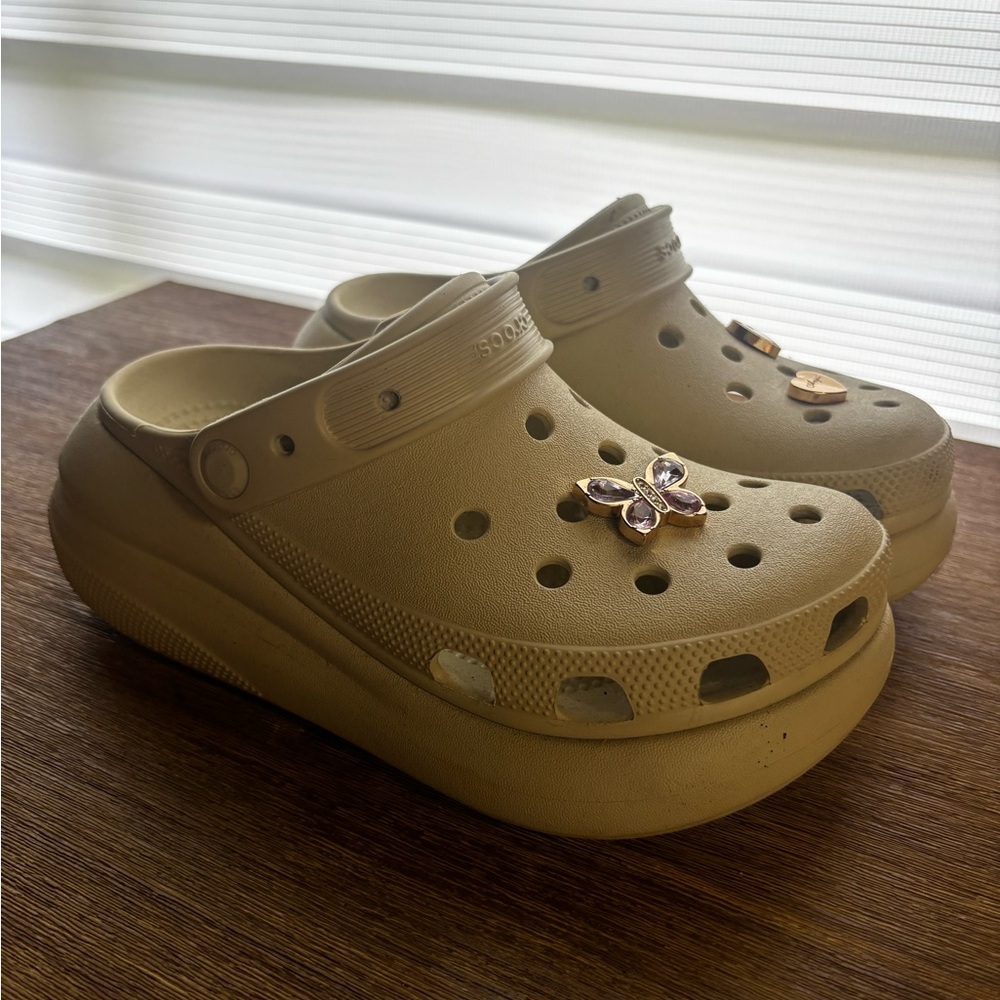 Crocs platform size 6